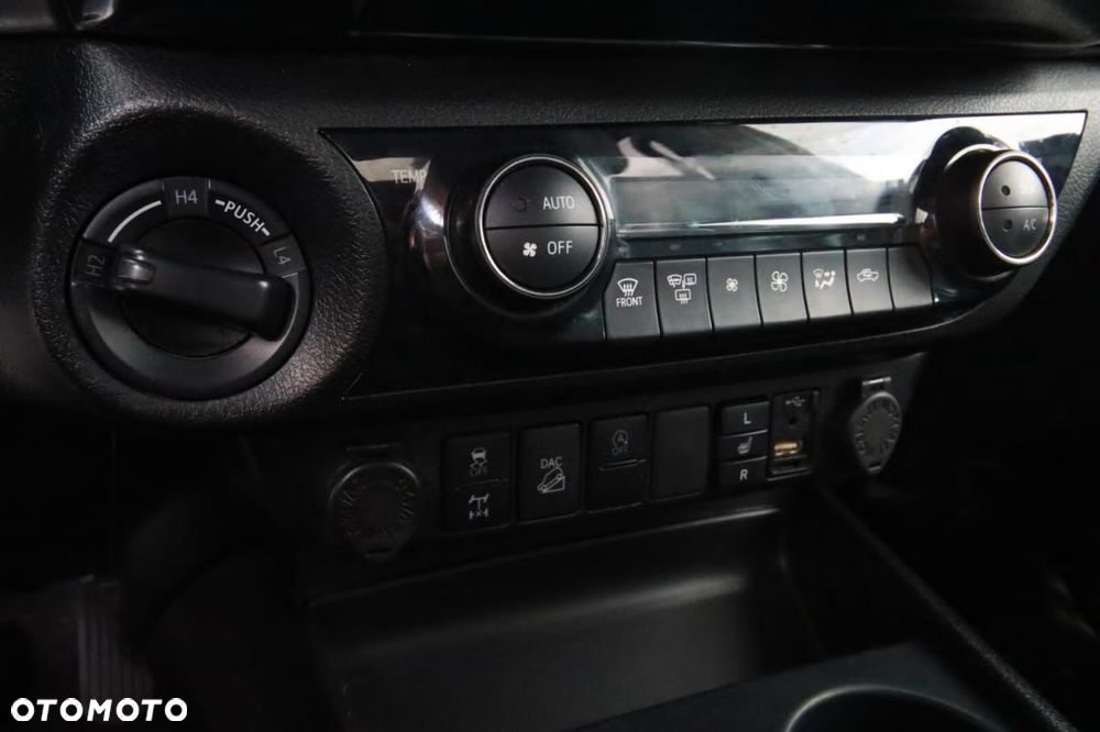 Toyota Hilux 4x4 Double Cab Autm Executive - 8