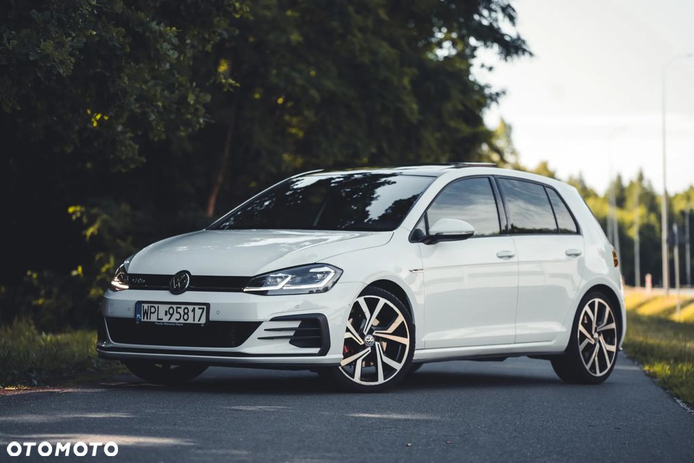 Volkswagen Golf - 23
