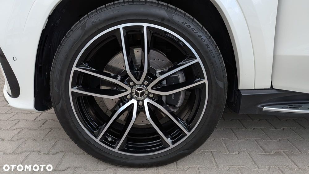 Mercedes-Benz GLS - 23