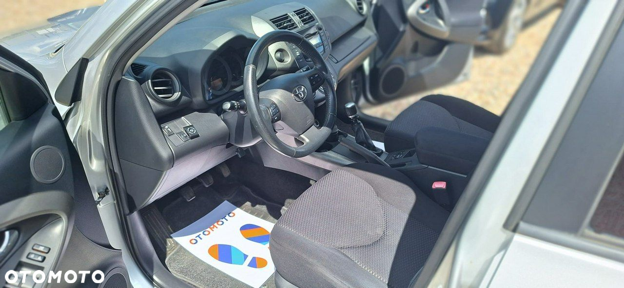 Toyota RAV4 - 9