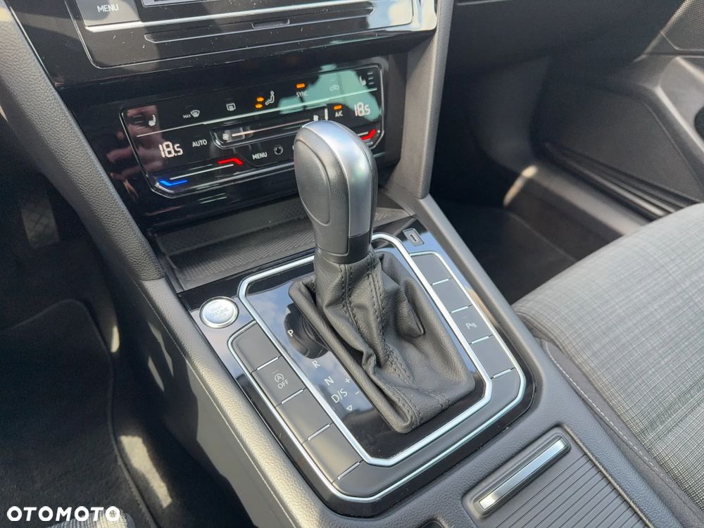 Volkswagen Passat - 18
