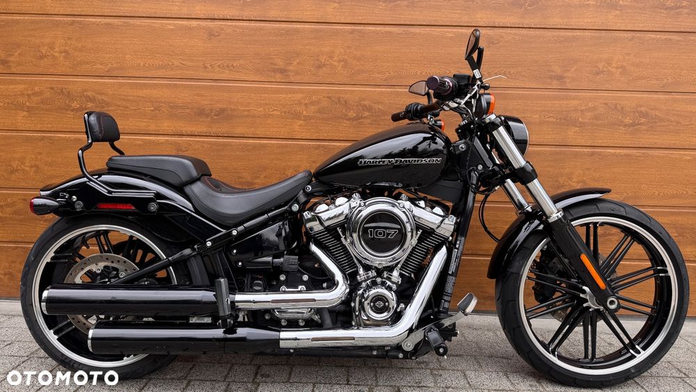 Harley-Davidson Softail Breakout - 1