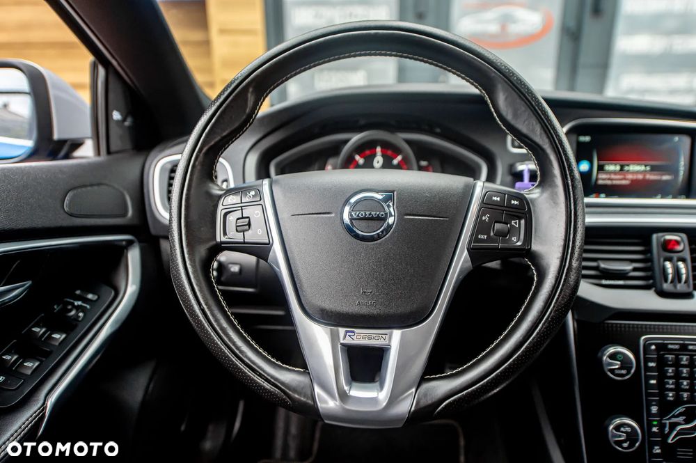 Volvo V40 D4 Geartronic RDesign - 24