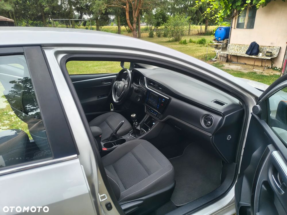 Toyota Corolla 1.6 Comfort - 9