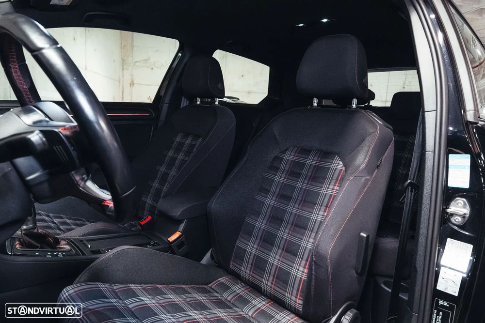 VW Golf - 17