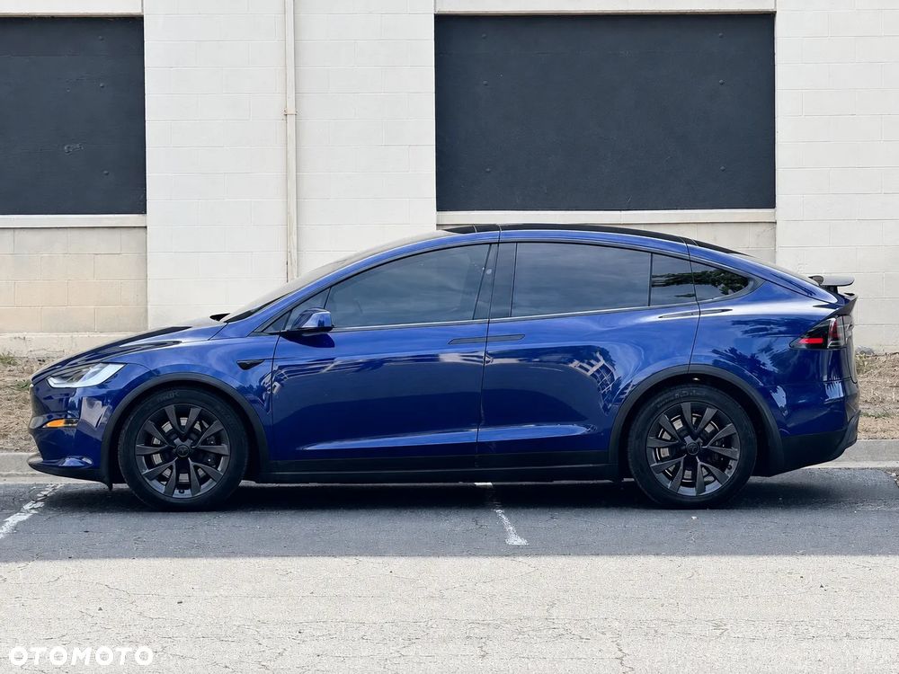 Tesla Model X - 8