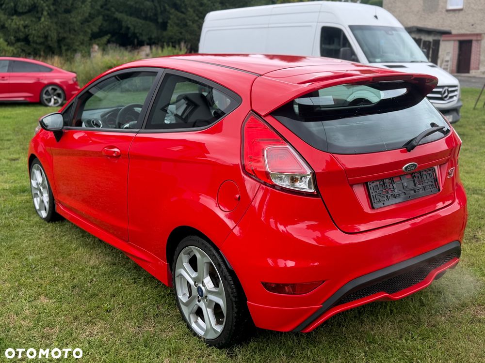 Ford Fiesta 1.6 EcoBoost ST - 16