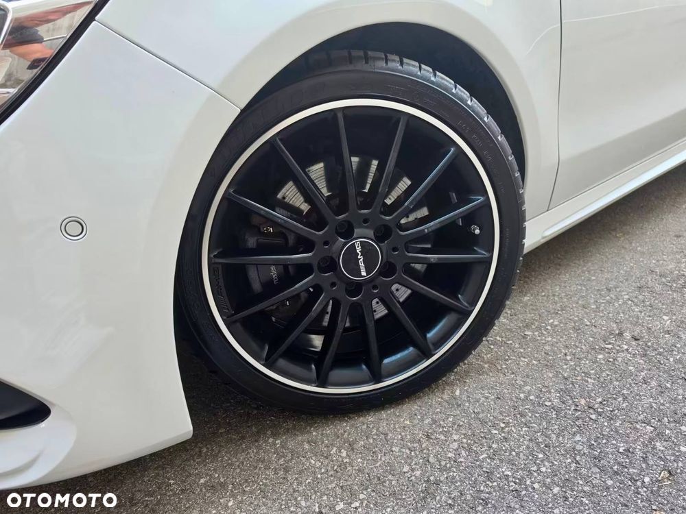 Mercedes-Benz CLA 220 4Matic 7G-DCT AMG Line - 9