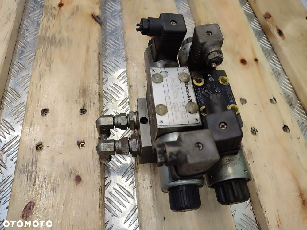 Blok zaworów kierunkowych 935 82971 PARKER DENISON - 10