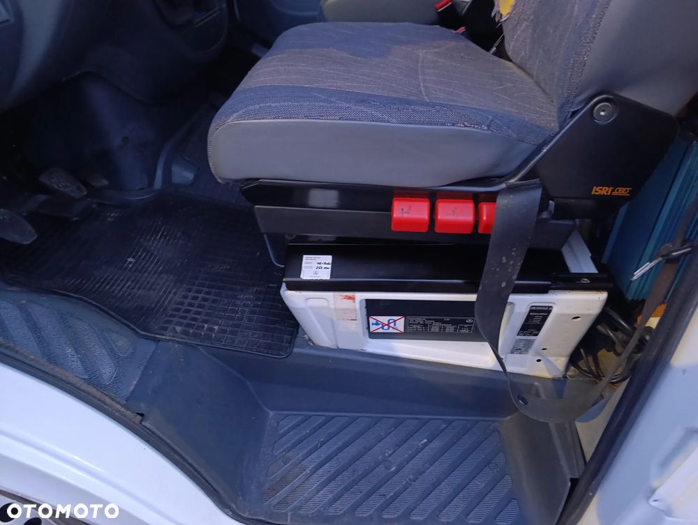 Mercedes-Benz 211 - 4