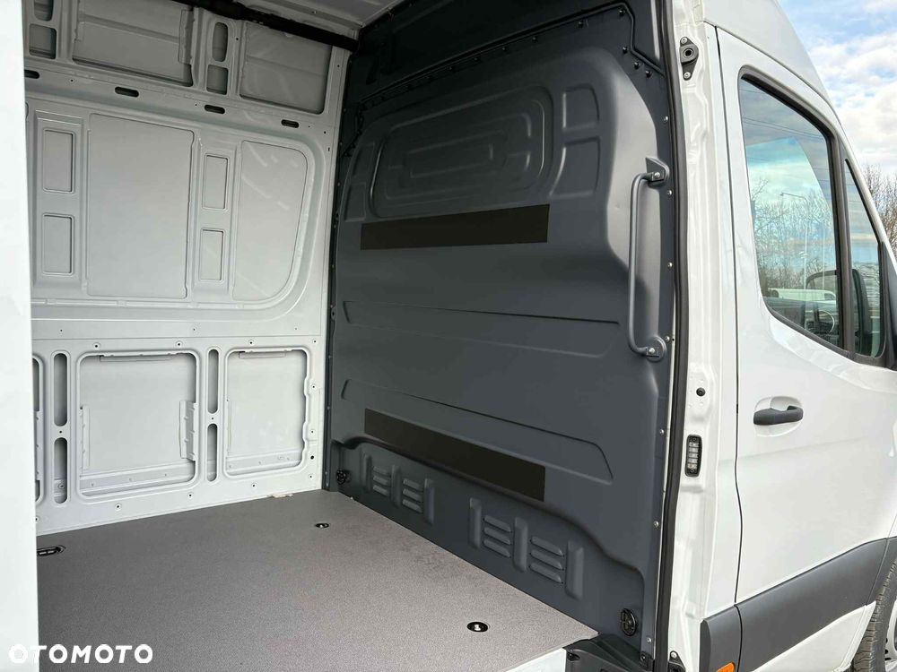 Mercedes-Benz Sprinter - 15