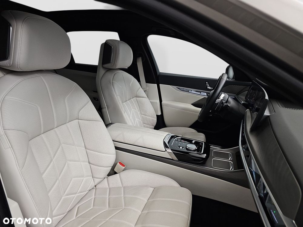 BMW Seria 7 750e PHEV xDrive M Sport sport - 26