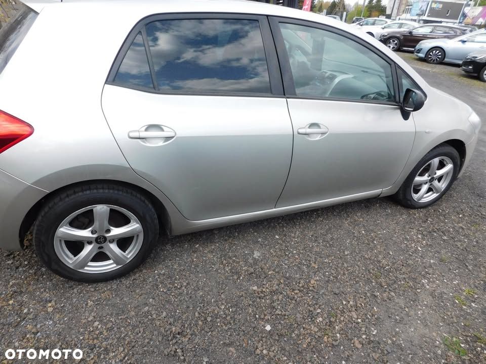 Toyota Auris 1.4 D-4D Luna - 1