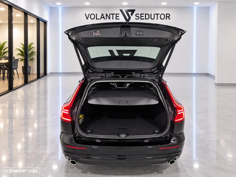Volvo V60 2.0 B4 Plus Dark Auto - 7