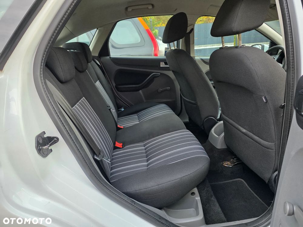Ford Focus 2010 photo 5