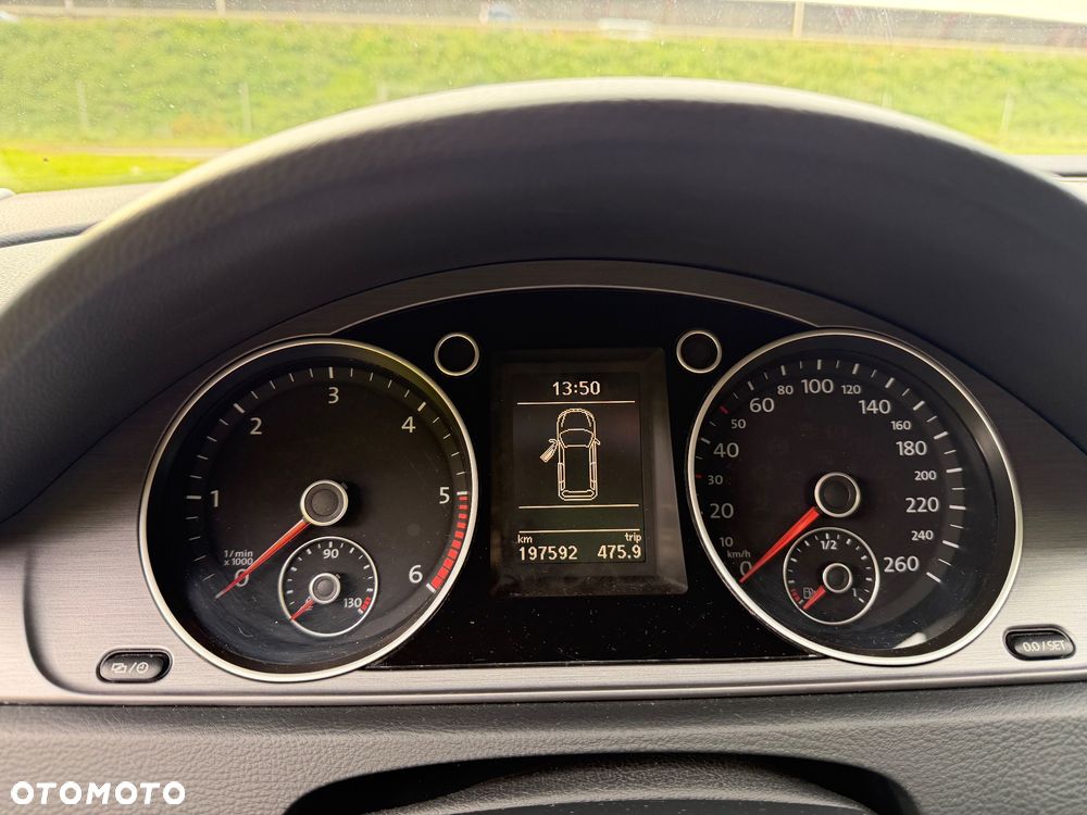 Volkswagen Passat 2.0 TDI Comfortline - 12