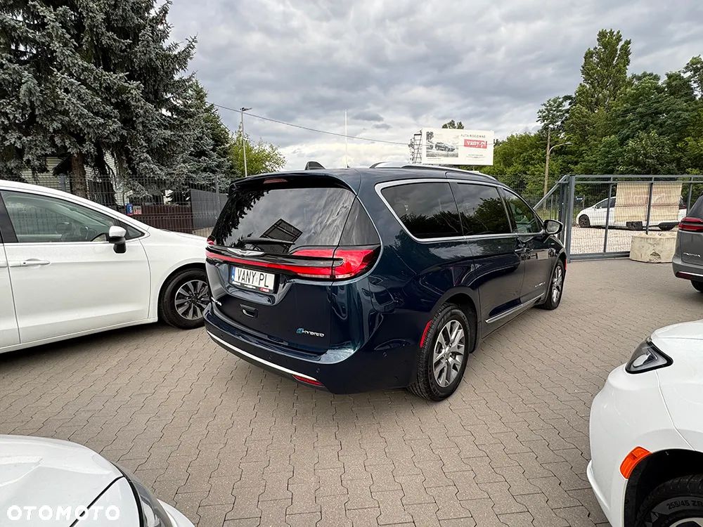 Chrysler Pacifica - 4