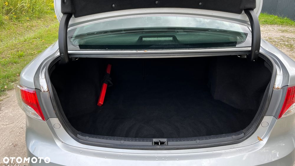 Toyota Avensis 1.8 Sol - 16