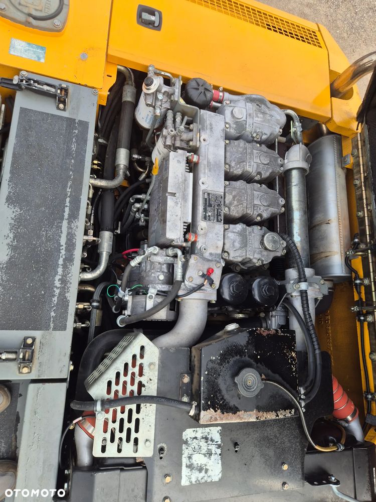 Liebherr A 900 C - 10
