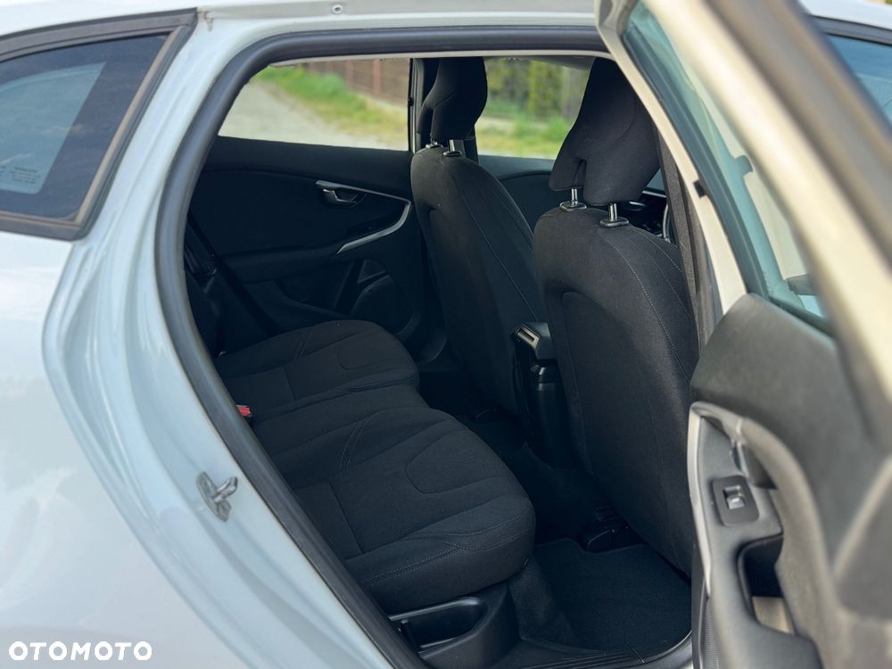 Volvo V40 D2 - 11
