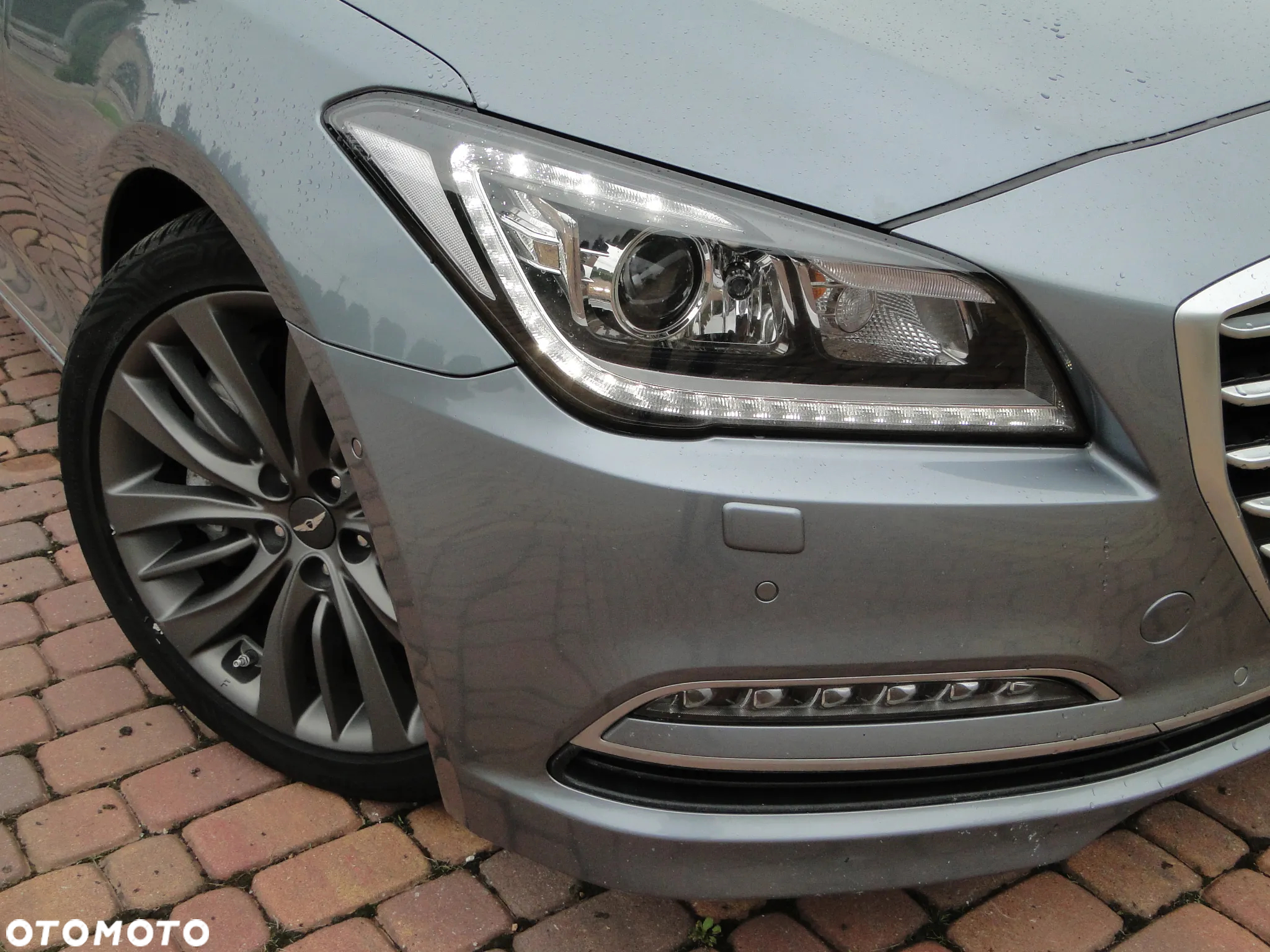 Hyundai Genesis 3.8 V6 GDI - 18