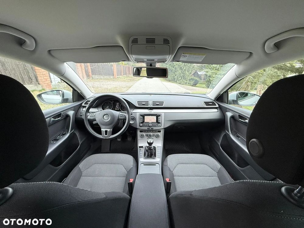 Volkswagen Passat 1.6 TDI DPF BlueMot Highline - 19