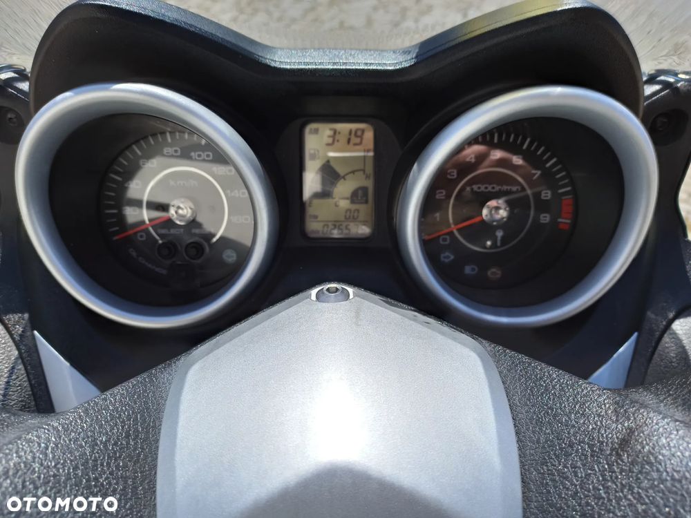 Yamaha X-max - 9