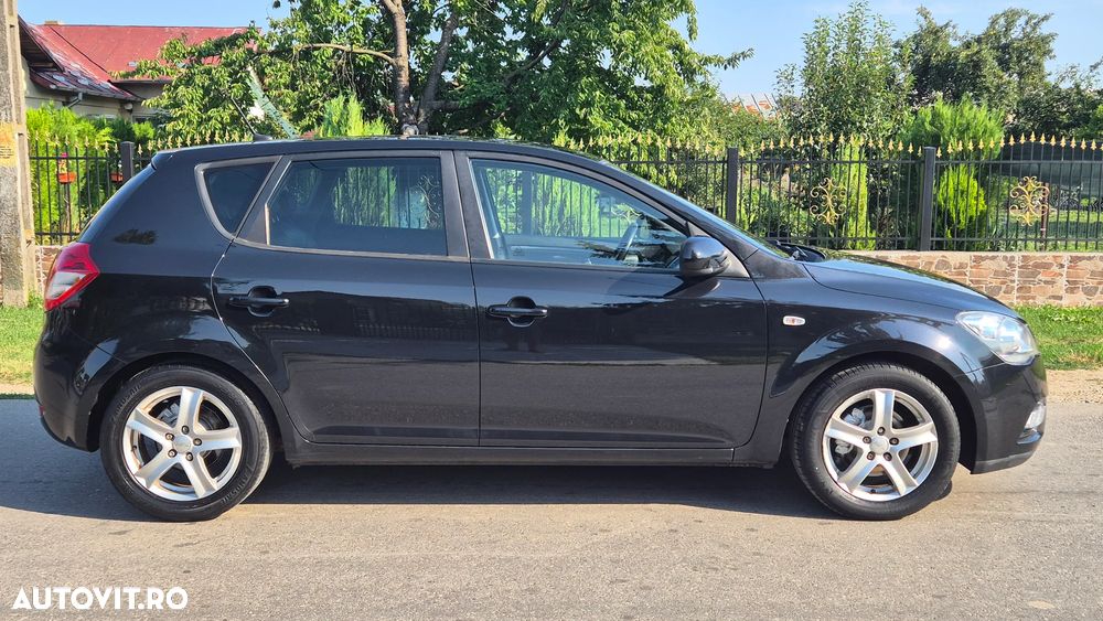 Kia Ceed 1.4 CVVT Dream-Team Edition - 12