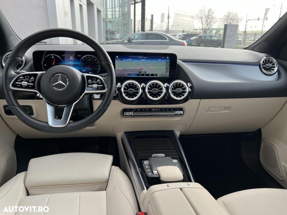Mercedes-Benz GLA - 12
