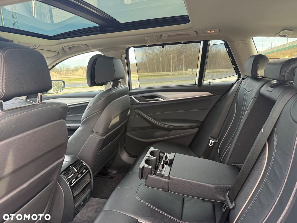 BMW Seria 5 530i Luxury Line - 28