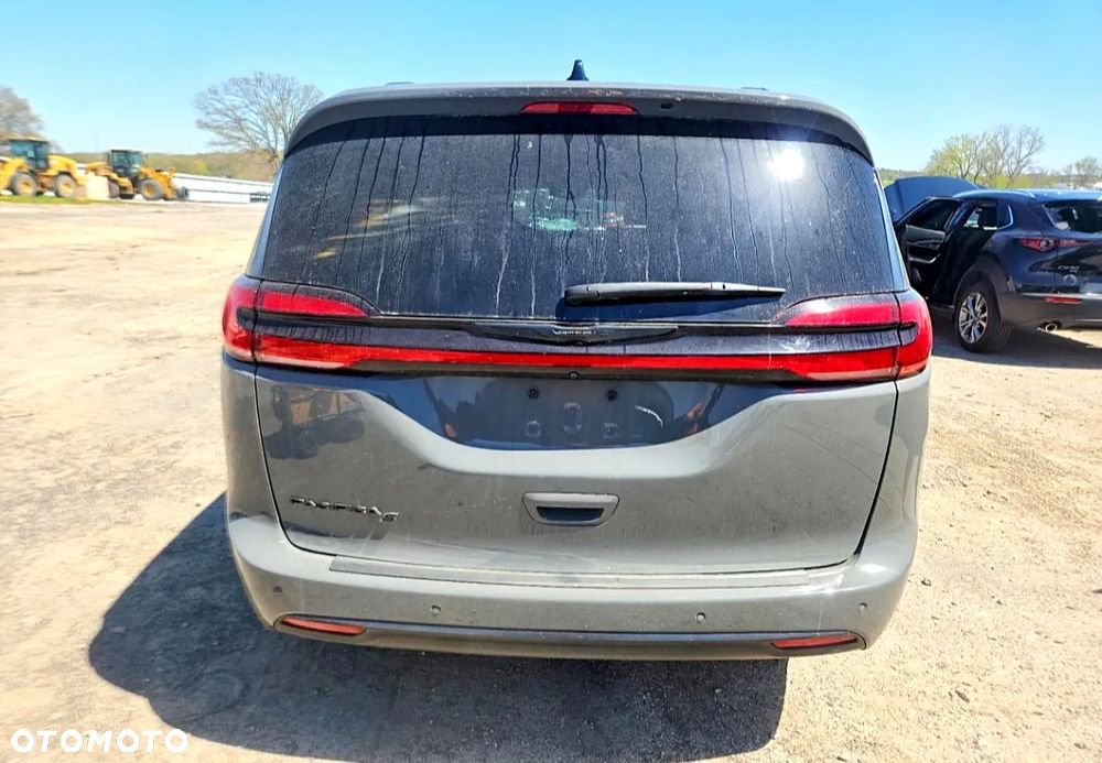 Chrysler Pacifica - 6