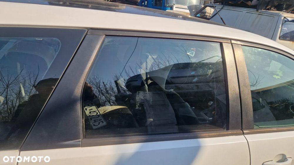 FORD FOCUS MK II LIFT KOMBI SZYBA DRZWI PRAWY TYŁ - 1