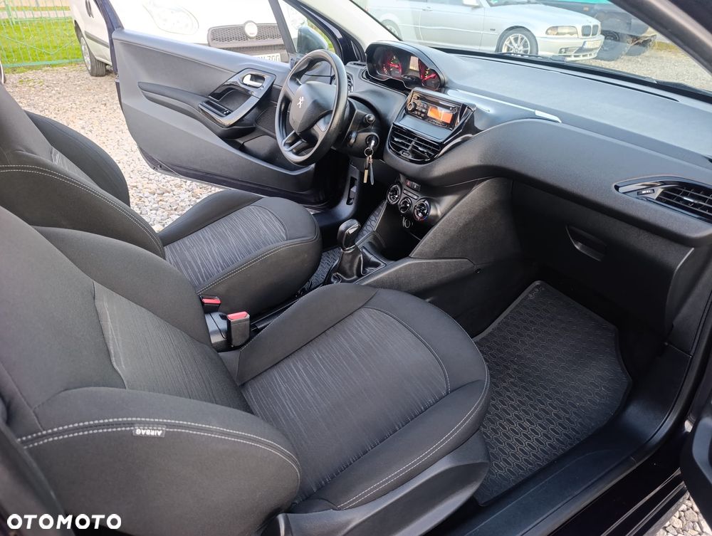 Peugeot 208 - 11