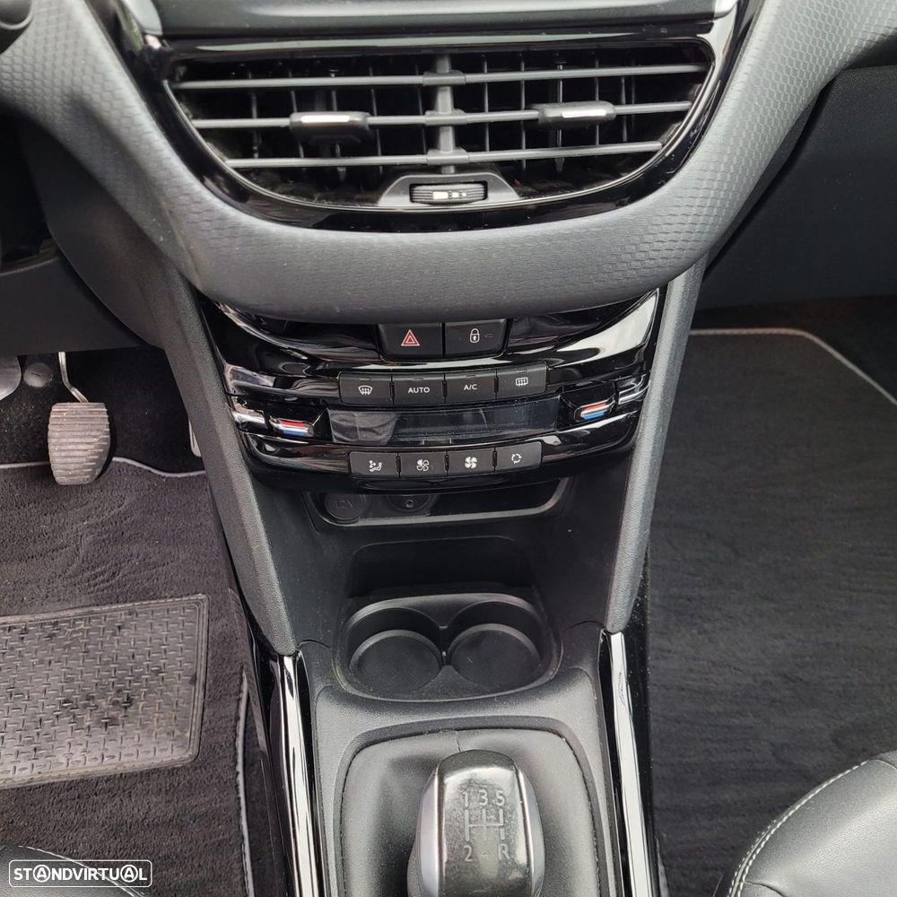 Peugeot 2008 1.2 PureTech Allure - 14