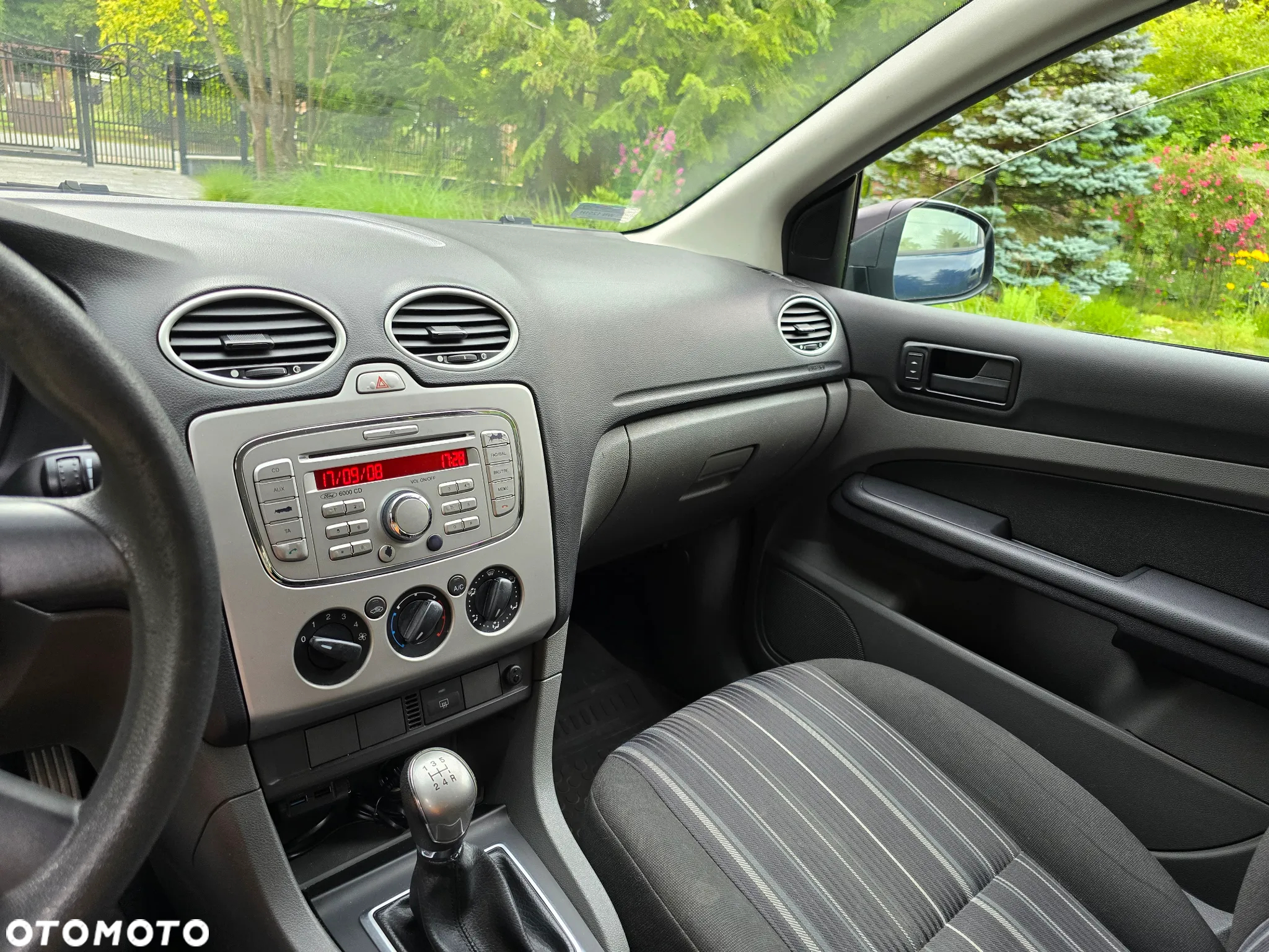 Ford Focus 1.6 Ambiente - 21