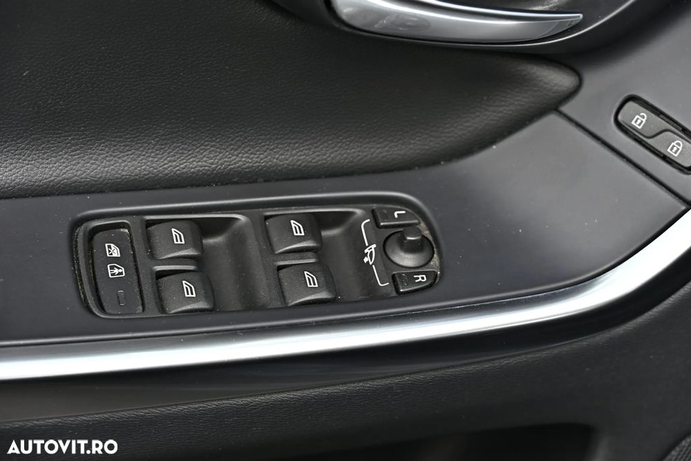 Volvo XC 60 D5 AWD Geartronic Summum - 26