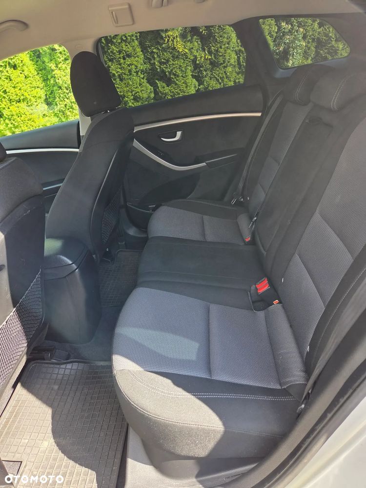 Hyundai i30 blue Kombi 1.4 Trend - 12