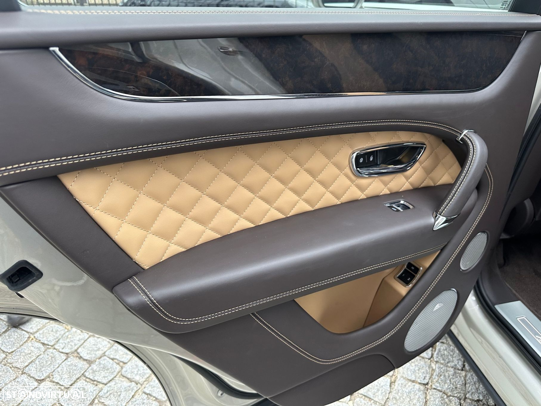 Bentley Bentayga Hybrid - 39