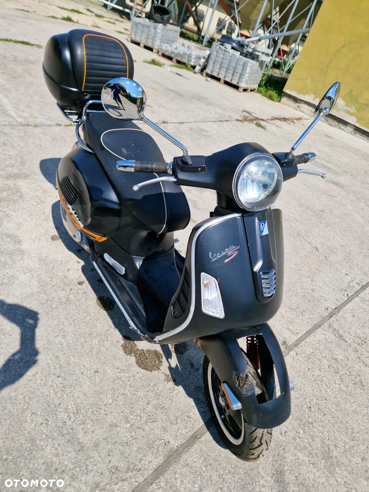 Vespa GTS - 9