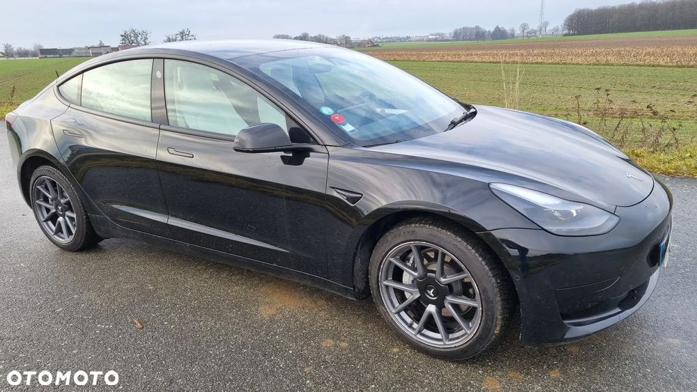 Tesla Model 3 - 12