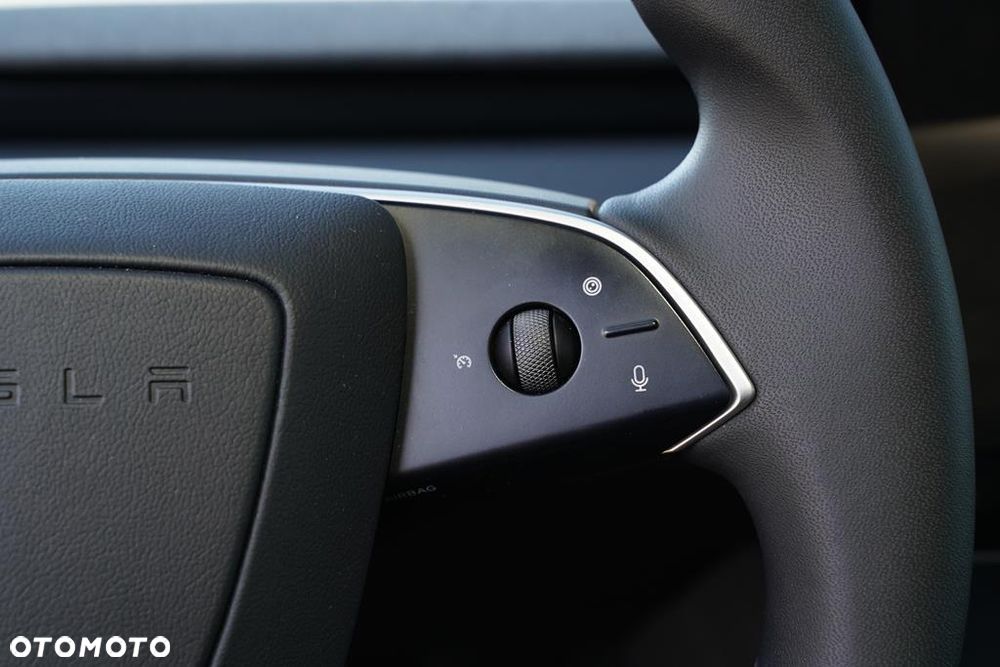 Tesla Y 83.1kWh Long Range AWD - 14