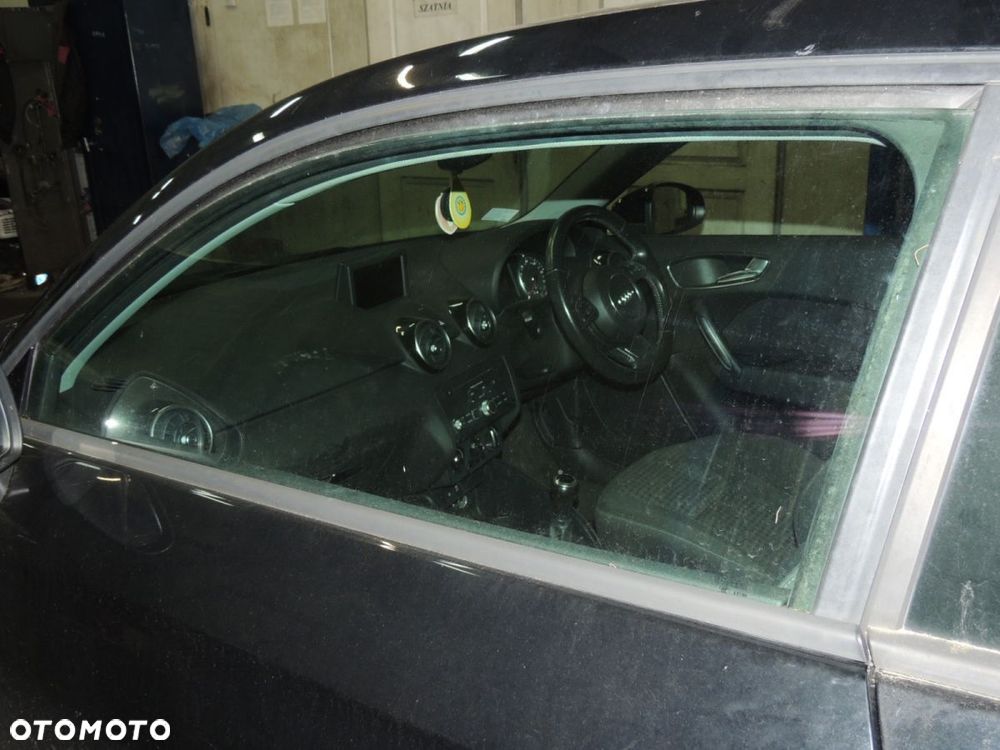 Szyba boczna prawy lewy przód AUDI A1 8X '11 - 1