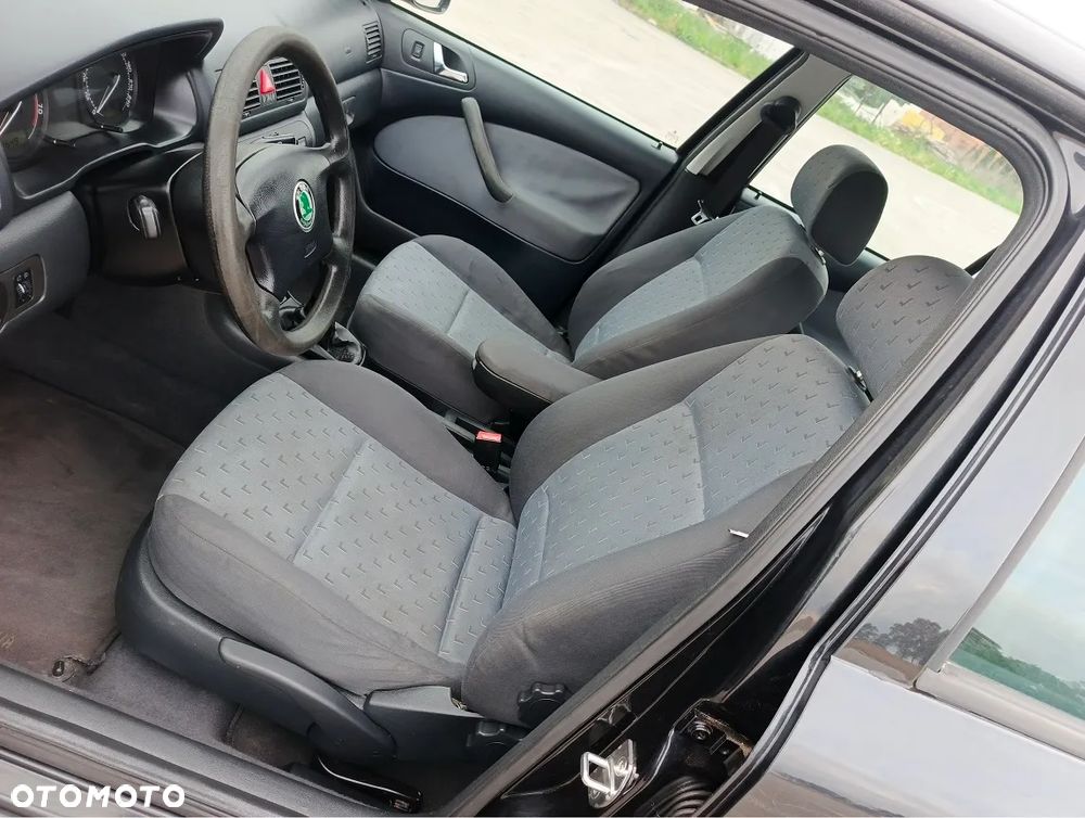 Skoda Octavia 1.6 Combi Ambiente - 13