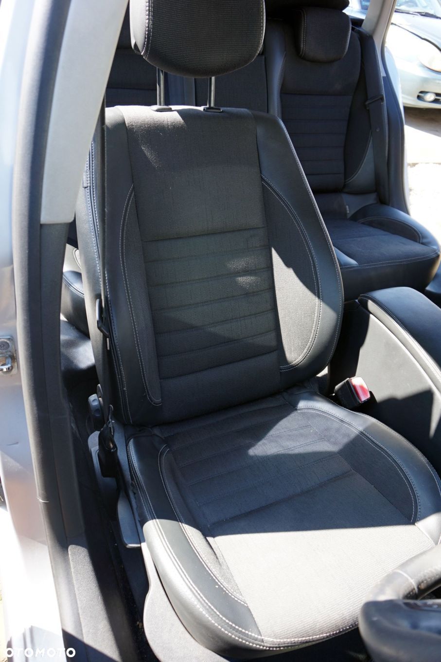 FOTEL PRZEDNI PRAWY LAGUNA III PH1 KOMBI PÓŁSKÓRA RENAULT 2007-2012 - 1