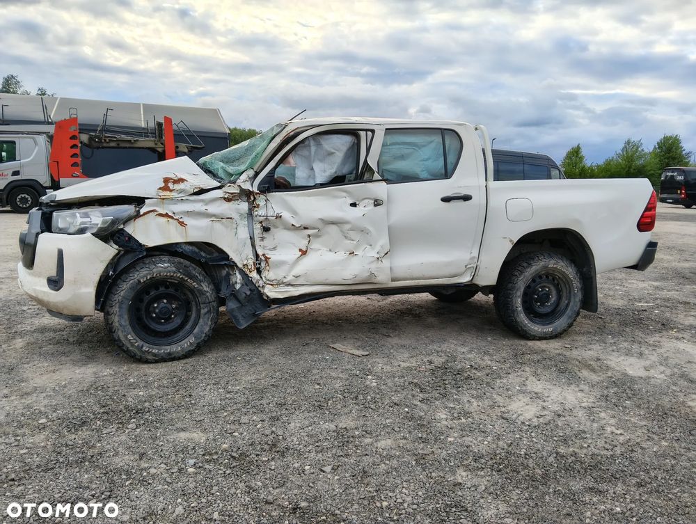 Toyota Hilux 2.4 D-4D Double Cab DLX 4x4 - 9