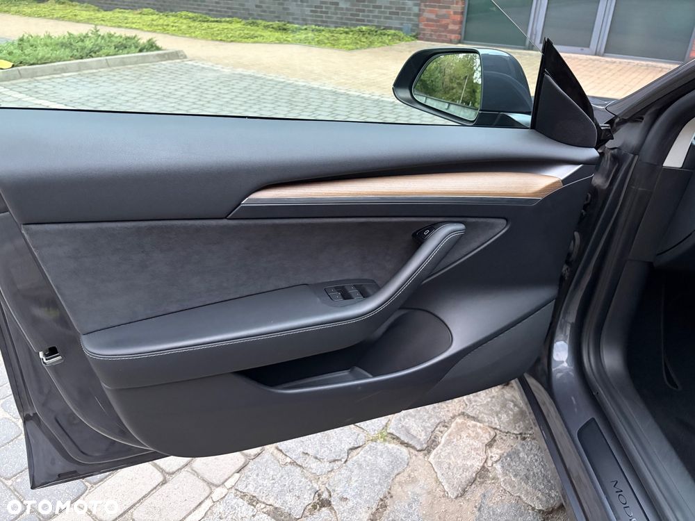 Tesla Model 3 Standard Range Plus - 12