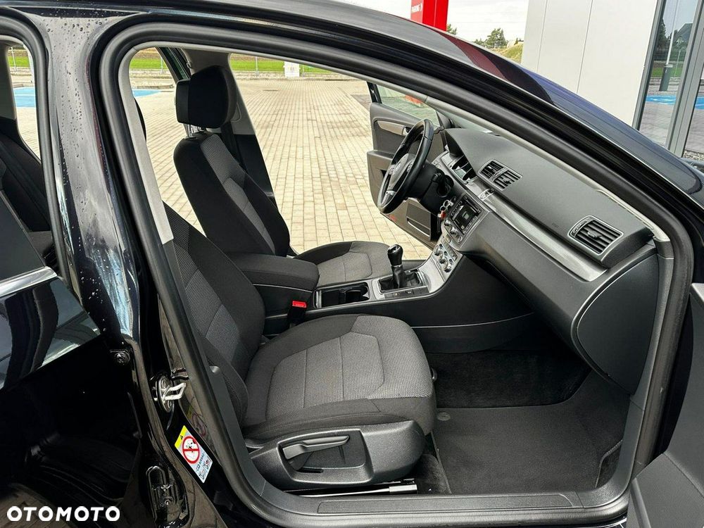 Volkswagen Passat 2.0 TDI DPF Highline - 16