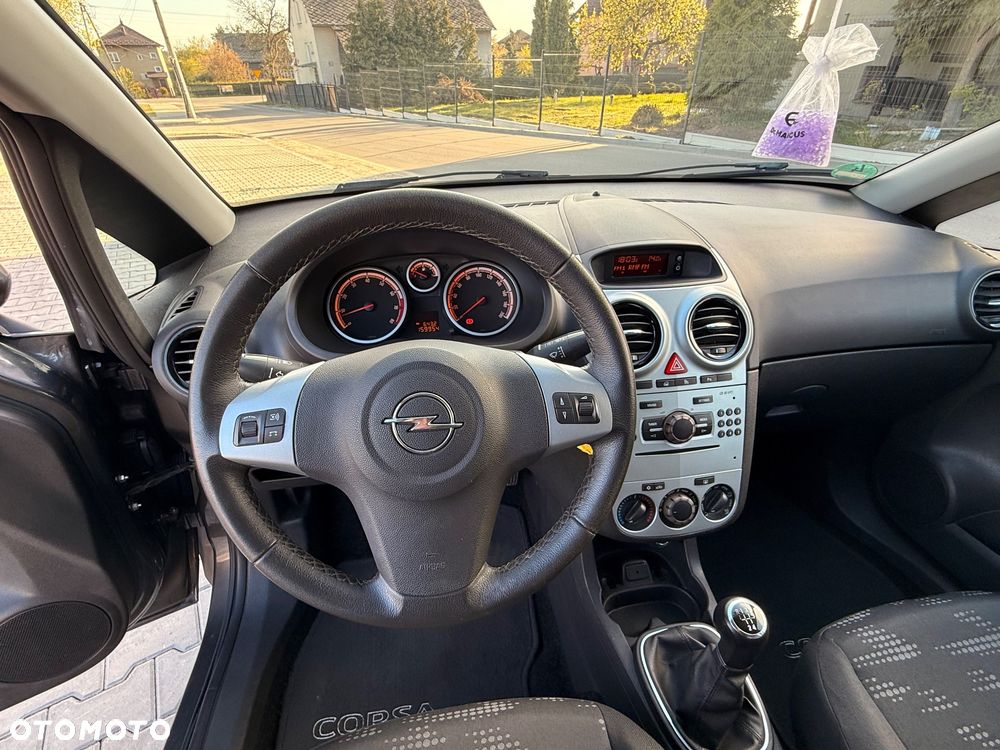 Opel Corsa 1.4 16V Cosmo - 29