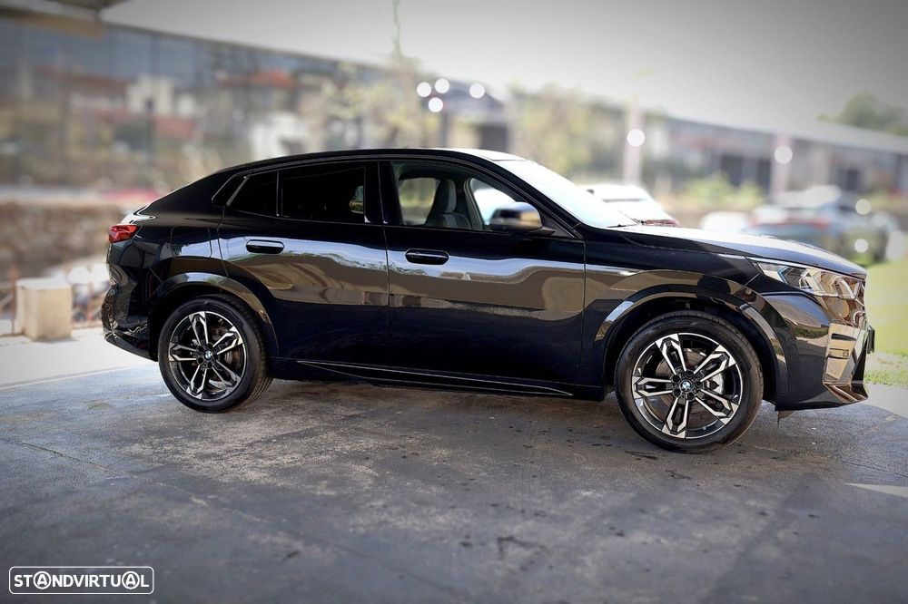 BMW iX2 eDrive20 Pack Desportivo M - 4
