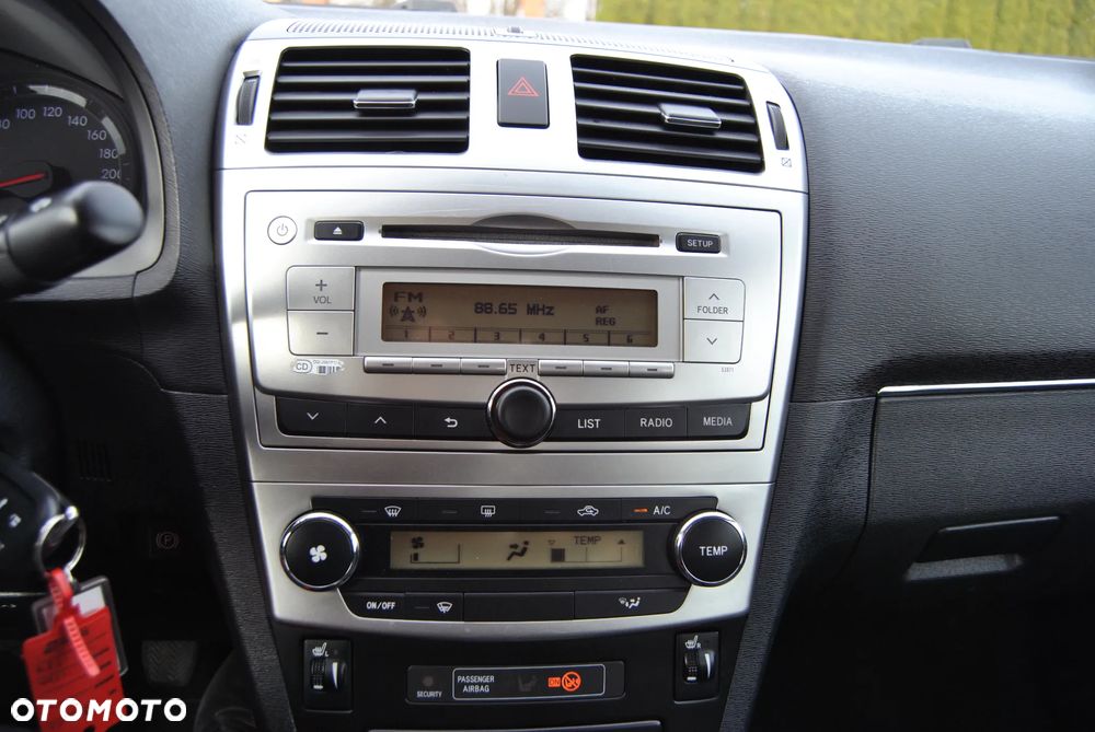 Toyota Avensis 1.6 Sol - 29